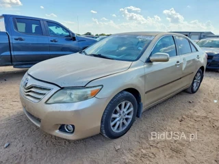 TOYOTA CAMRY XLE V6