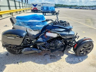 CAN-AM SPYDER ROADSTER F3