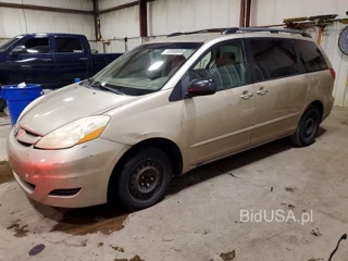 TOYOTA SIENNA LE 7 PASSENGER