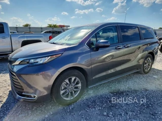 TOYOTA SIENNA XLE