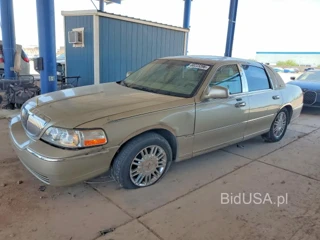 LINCOLN TOWN CAR SIGNATURE LIMITED