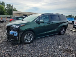 TOYOTA SIENNA LE