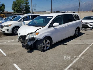 TOYOTA SIENNA LE