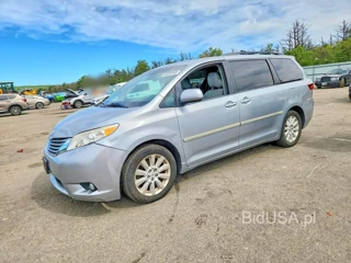 TOYOTA SIENNA XLE PREMIUM 7-PASSENGER