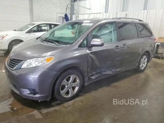 TOYOTA SIENNA LE