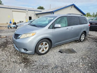 TOYOTA SIENNA LE