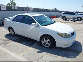 TOYOTA TOYOTA CAMRY SE