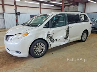 TOYOTA SIENNA XLE 8-PASSENGER