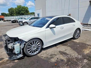 MERCEDES-BENZ A 220
