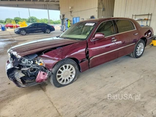 LINCOLN TOWN CAR SIGNATURE