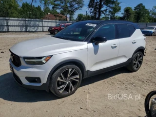 VOLVO XC40 T5 R-DESIGN