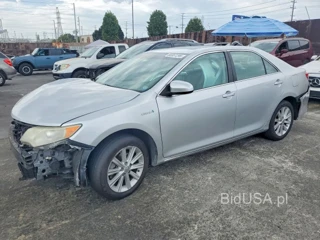 TOYOTA CAMRY HYBRID XLE