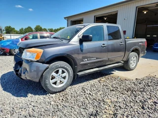 NISSAN TITAN SE