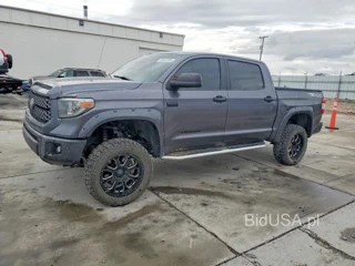 TOYOTA TUNDRA CREWMAX SR5