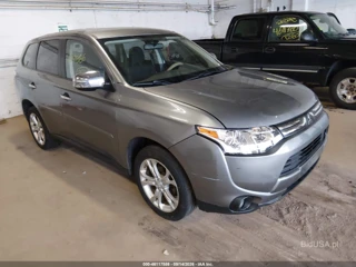 MITSUBISHI MITSUBISHI OUTLANDER SE
