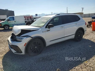 VOLKSWAGEN TIGUAN SE R-LINE BLACK