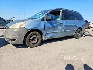 TOYOTA SIENNA LE 8 PASSENGER