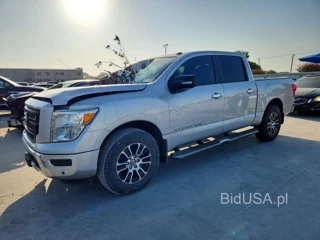 NISSAN TITAN SV