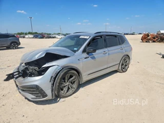VOLKSWAGEN TIGUAN SE R-LINE BLACK
