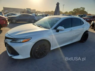TOYOTA CAMRY HYBRID XLE