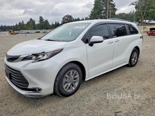 TOYOTA SIENNA XLE