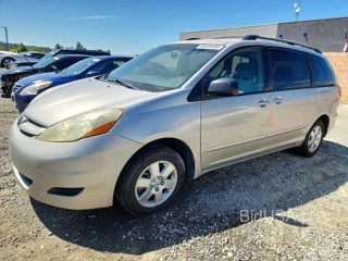 TOYOTA SIENNA LE 7 PASSENGER