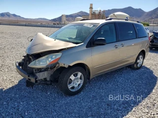 TOYOTA SIENNA LE 7-PASSENGER