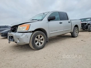 NISSAN TITAN SE