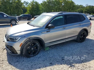 VOLKSWAGEN TIGUAN SE R-LINE BLACK