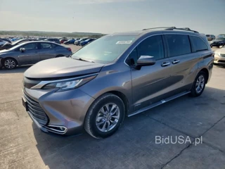 TOYOTA SIENNA XLE