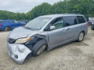 TOYOTA SIENNA LE