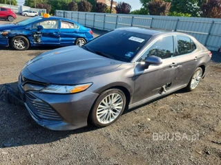 TOYOTA CAMRY XLE