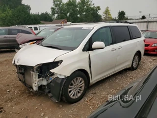 TOYOTA SIENNA XLE 8-PASSENGER