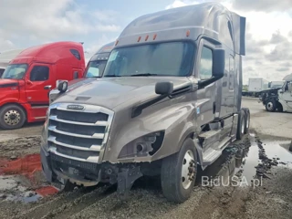 FREIGHTLINER CASCADIA 126