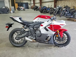 YAMAHA YZF690 S