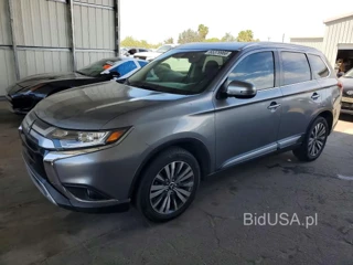 MITSUBISHI OUTLANDER SE