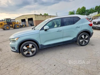 VOLVO XC40 T5 MOMENTUM