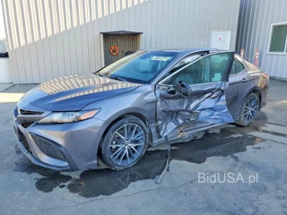 TOYOTA CAMRY SE