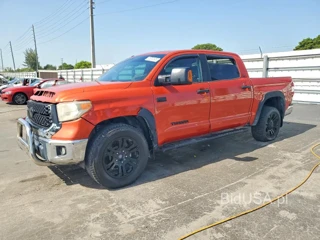 TOYOTA TUNDRA CREWMAX SR5