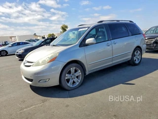 TOYOTA SIENNA XLE 7 PASSENGER