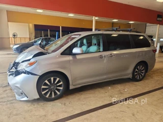 TOYOTA SIENNA XLE 8-PASSENGER