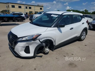 NISSAN KICKS PLAY S