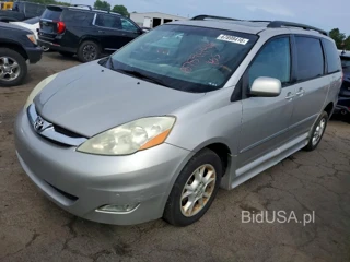 TOYOTA SIENNA XLE 7 PASSENGER