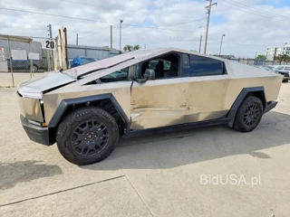 TESLA CYBERTRUCK