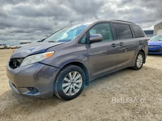 TOYOTA SIENNA LE