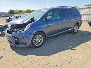 TOYOTA SIENNA XLE 8-PASSENGER