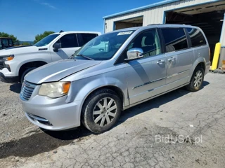 CHRYSLER TOWN & COUNTRY TOURING L
