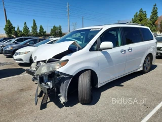 TOYOTA SIENNA SPORT