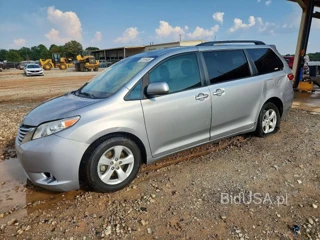 TOYOTA SIENNA LE