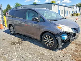 TOYOTA SIENNA LE
